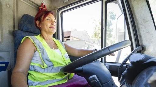 İzmir'in kadın ağır vasıta şoförü işini severek yapıyor