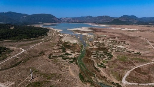 İzmir'in su ihtiyacını karşılayan Tahtalı Barajı'nda doluluk oranı yüzde 10,6'ya düşt
