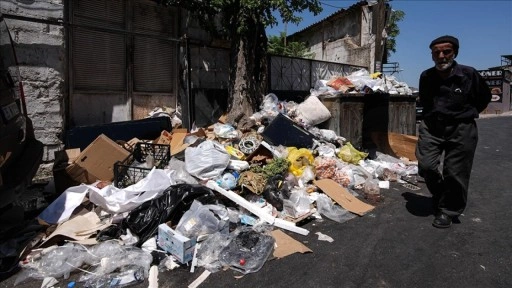 İzmir Konak'ta çöplerin toplanmaması tepkilere neden oluyor