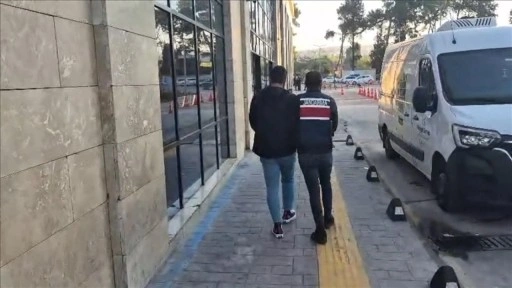 İzmir merkezli FETÖ operasyonunda 35 şüpheli yakalandı