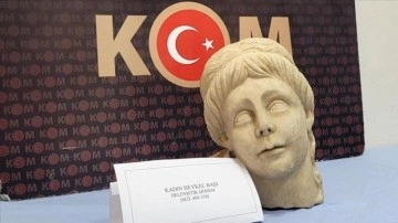 İzmir'de 2 bin yıllık olduğu değerlendirilen kadın heykeli başı ele geçirildi