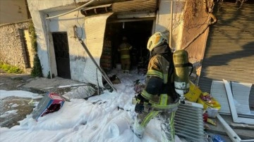 İzmir'de bakkalda meydana gelen patlamada 4 kişi yaralandı