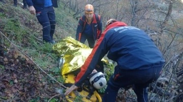 İzmir'de ormanda mahsur kalan kadın, helikopterle kurtarıldı