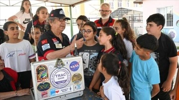 İzmir'de ortaokul öğrencileri, uzaydaki astronotlarla görüşmeye hazırlanıyor