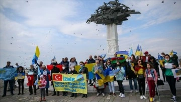İzmir'de yaşayan Ukraynalılar, Rusya'nın saldırısını kınadı
