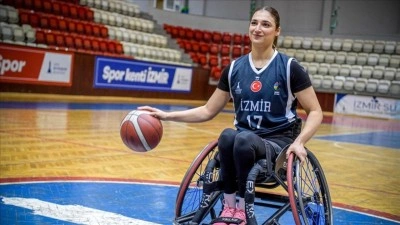İzmirli kadın sporcu, sakatlık sonrası tekerlekli sandalyeyle spora d&ouml;nd&uuml;