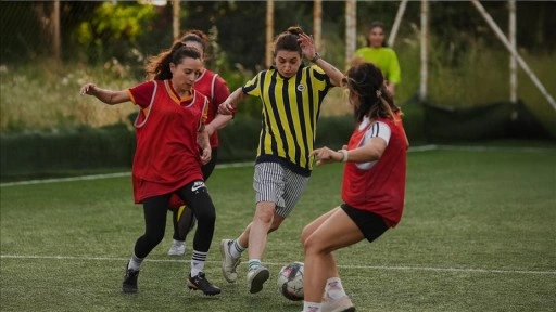 İzmirli kadınların halı saha maçında "kaybeden yok"
