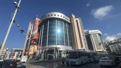 İzmit Belediye Başkanı Fatma Kaplan H&uuml;rriyet g&ouml;revinden uzaklaştırıldı
