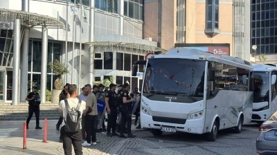 İzmit Belediyesine y&ouml;nelik yolsuzluk soruşturmasında 20 ş&uuml;pheli tutuklandı