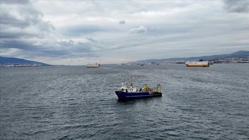 İzmit Körfezi'nde yapılan dip çamuru temizliği su kalitesini iyileştiriyor