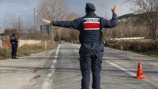Jandarma, 81 ilde 'Huzurlu Okul Önleri ve Huzurlu Sokaklar' denetimi yaptı