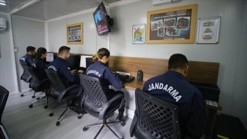 Jandarma, depremin merkez üssünde "Doğal Afetler Komuta Kontrol Merkezi" kurdu