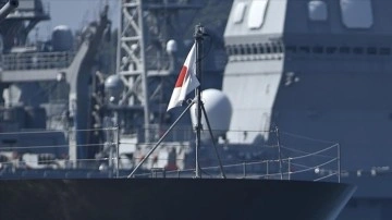 Japon destroyeri denizde mahsur kaldı