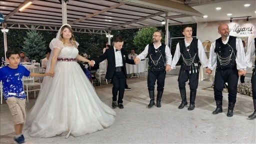 Japon gelin ile Türk damat Düzce'de Türk usulüne uygun düğün yaptı