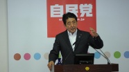 Japonya Başbakanı Abe'den tartışmalı tapınağa adak
