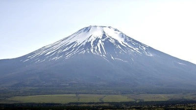 Japonya'da bir baba, Fuji Dağı'na tırmanmak i&ccedil;in 7 yaşındaki oğlunu 2 bin metrede yalnız b