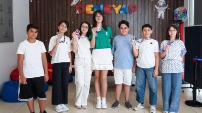 Japonya'daki matematik finalinden madalyayla d&ouml;nen &ouml;ğrenciler başarılarının sırlarını paylaştı