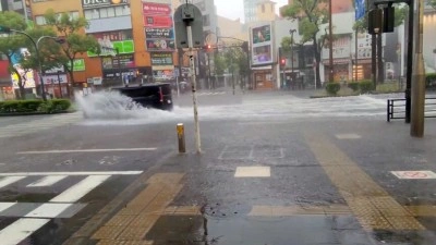 Japonya'nın başkenti Tokyo'da, Jangmi Tayfunu şiddetli yağış ve heyelana neden oldu