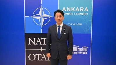 Japonya Savunma Bakanı Koizumi'den İstanbul'da "uskumru sandvi&ccedil;" paylaşımı