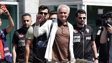 Jose Mourinho resmen Fenerbahçe'de