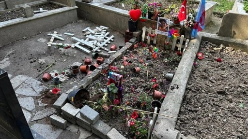 Kadıköy'de bıçaklı saldırıda ölen Minguzzi'nin mezarını tahrip eden sanığa 2 yıl 6 ay hapi