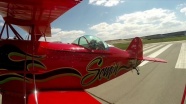 Kadın akrobasi pilotu 23 Nisan&#039;da çocuklar için havalandı