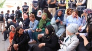 Kadın gazetecilerden Diyarbakır&#039;daki annelere destek