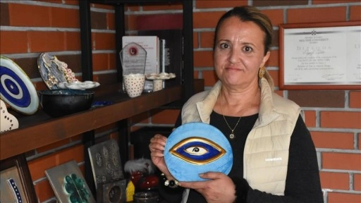 Kadın iç mimar seramikten takı, obje ve duvar dekoru yapma hobisini kazanca dönüştürdü
