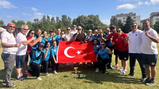 Kadın Kriket Milli Takımı, ilk kez katıldığı uluslararası turnuvada şampiyon oldu