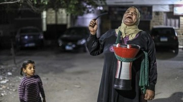 Kadın ramazan davulcusu Mısırlıları 12 yıldır sahura uyandırıyor