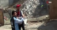 Kağıthane'de bina yıkılırken vatandaşların yaşadığı panik kamerada