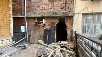 Kağıthane'de binanın zemin katındaki izinsiz tadilat, belediye ekiplerince durduruldu