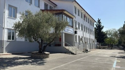 Kahramanmaraş'ta saldırıya uğrayan okuldaki &ouml;ğrencilerin eşyaları velilere teslim ediliyor