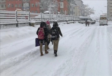 Kahramanmaraş'ın Afşin ilçesinde eğitime kar engeli