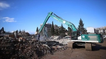 Kahramanmaraş'ta acil yıkılması gereken binalarda çalışma sürüyor