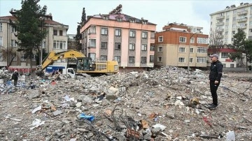 Kahramanmaraş'ta acil yıkım ve enkaz kaldırma çalışmaları devam ediyor