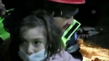 Kahramanmaraş'ta anne ve kızı enkazdan 65 saat sonra kurtarıldı