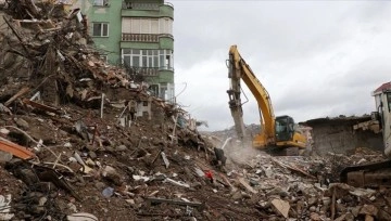 Kahramanmaraş'ta bina yıkım ve enkaz kaldırma çalışmaları sürüyor