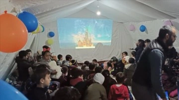 Kahramanmaraş'ta depremzede çocuklar çizgi film gösterimi yapıldı