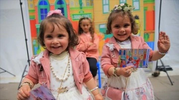 Kahramanmaraş'ta depremzede çocuklar objektif önünde gülümsedi