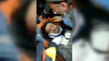 Kahramanmaraş'ta enkaz altında kalan kişi 105'inci saatte kurtarıldı