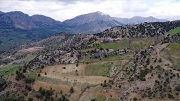 Kahramanmaraş'ta kopan kaya parçalarının zarar verdiği mahallede tedbir alınıyor