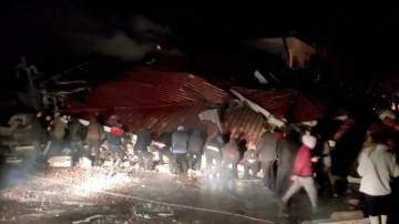 Kahramanmaraş'taki ilk depremin yıkıcı etkisi kamera kayıtlarında
