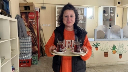 "Kahveci Seval" çalışma azmiyle çevresine örnek oluyor