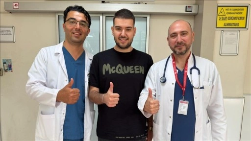 Kalbi 6 kez duran genç hasta 6 gün sonra "ikinci hayatı"na uyandı
