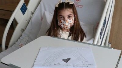 Kalp nakliyle hayata tutunan Hira, okuluna d&ouml;neceği g&uuml;n&uuml; bekliyor