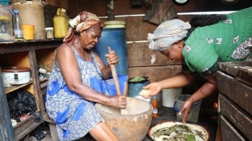 Kamerun'da hızlı yemek kültürü "Tourne-dos" yaygınlaşıyor