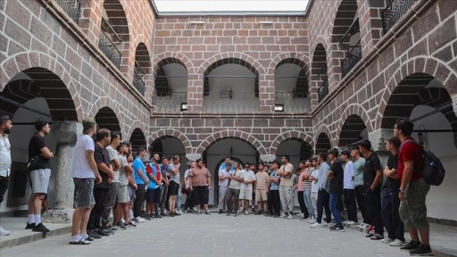Kamp için Hakkari'ye gelen gençler, yörenin tarihi ve doğal güzelliklerine hayran kaldı