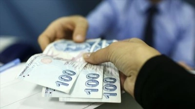 Kamu iş&ccedil;ilerine ek &ouml;demenin ilk yarısı yarın yapılacak