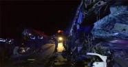 Kamyon ile yolcu otobüsü çarpıştı: 16 yaralı!